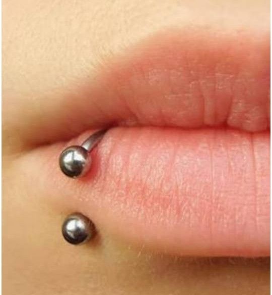 Labret/Side Labret Piercing
