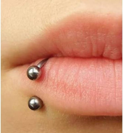 Labret/Side Labret Piercing